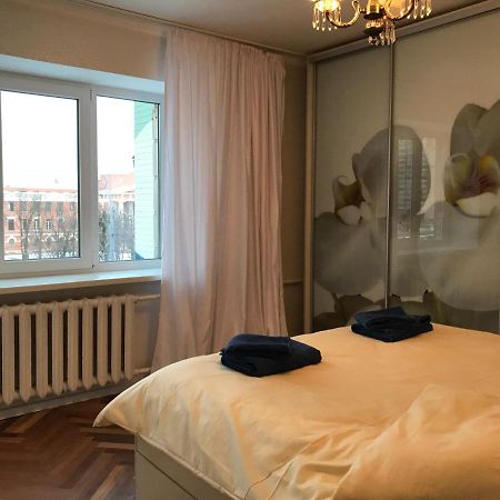 Sunny Apartment Overlooking The Royal Village 키예프 외부 사진